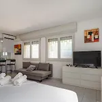 Апартаменты Globos By Hello Homes